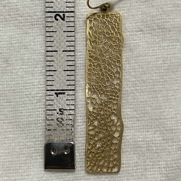 Pretty goldtone filigree earrings - Picture 3 of 3